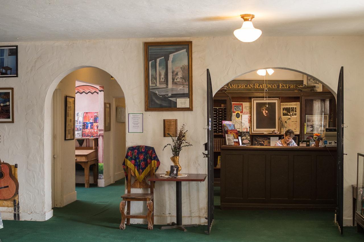 Amargosa Opera House & Hotel Death Valley Junction Exterior photo